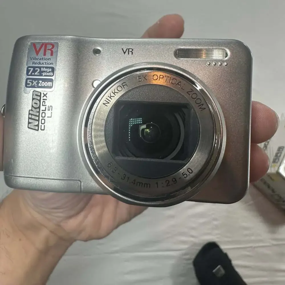 Nikon Coolpix L5 Silver 7.2MP 5X Optical Zoom Digital Camera VR Y2K with Box